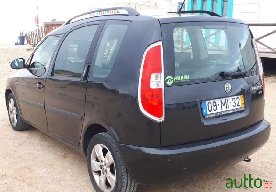 2011' Skoda Roomster photo #3