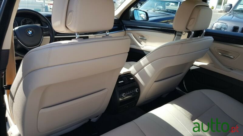 2013' BMW 530 photo #6
