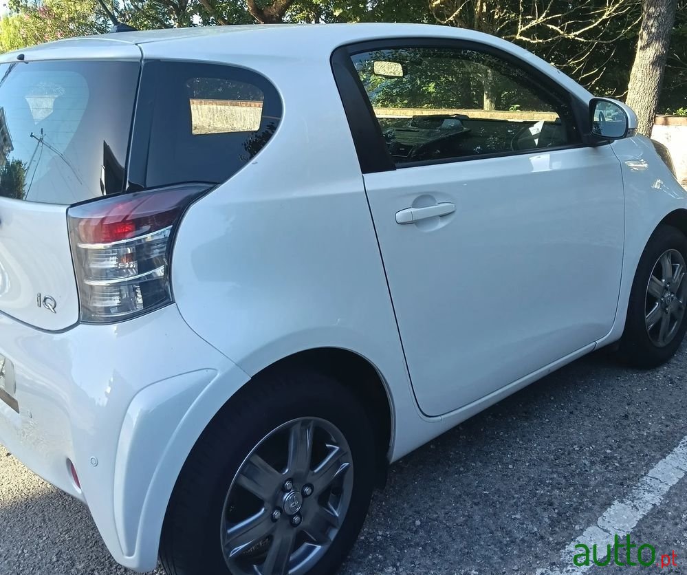 2009' Toyota iQ 1.0 Vvt-I photo #2