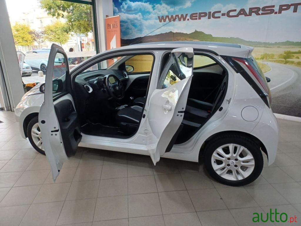 2015' Toyota Aygo photo #6