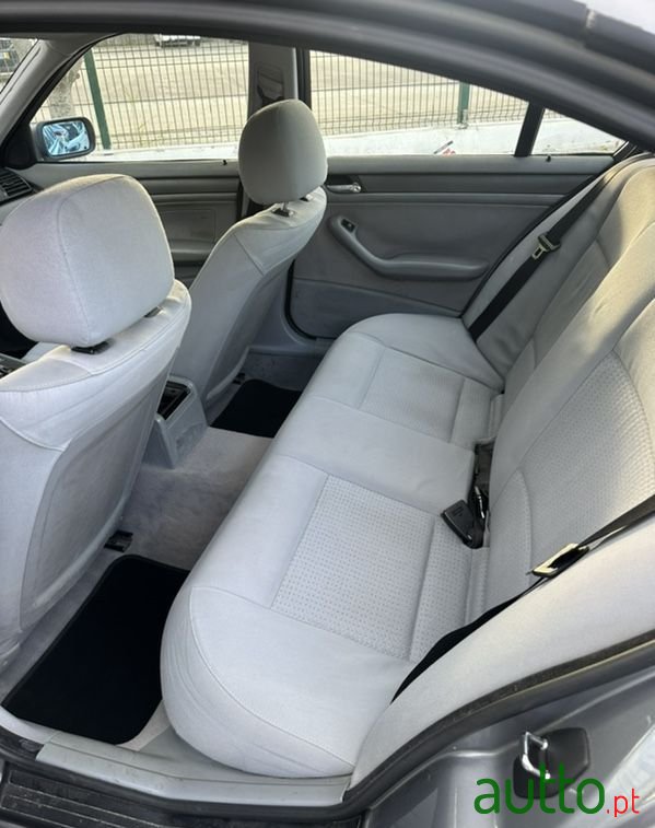 2004' BMW 318 D photo #5