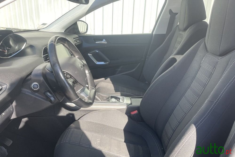 2016' Peugeot 308 photo #4