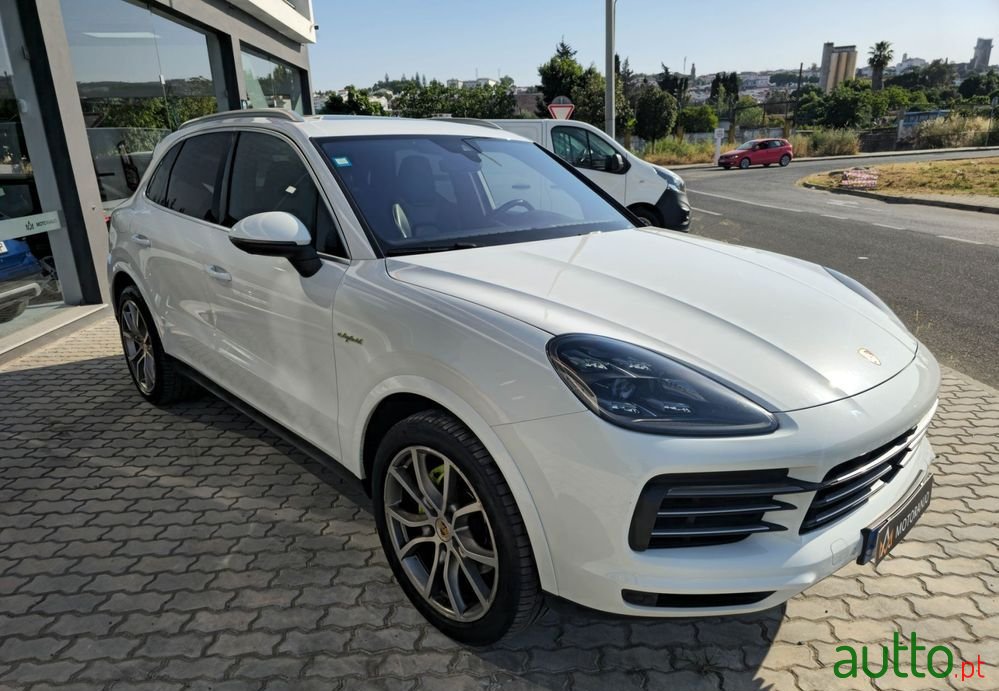2018' Porsche Cayenne E-Hybrid photo #3