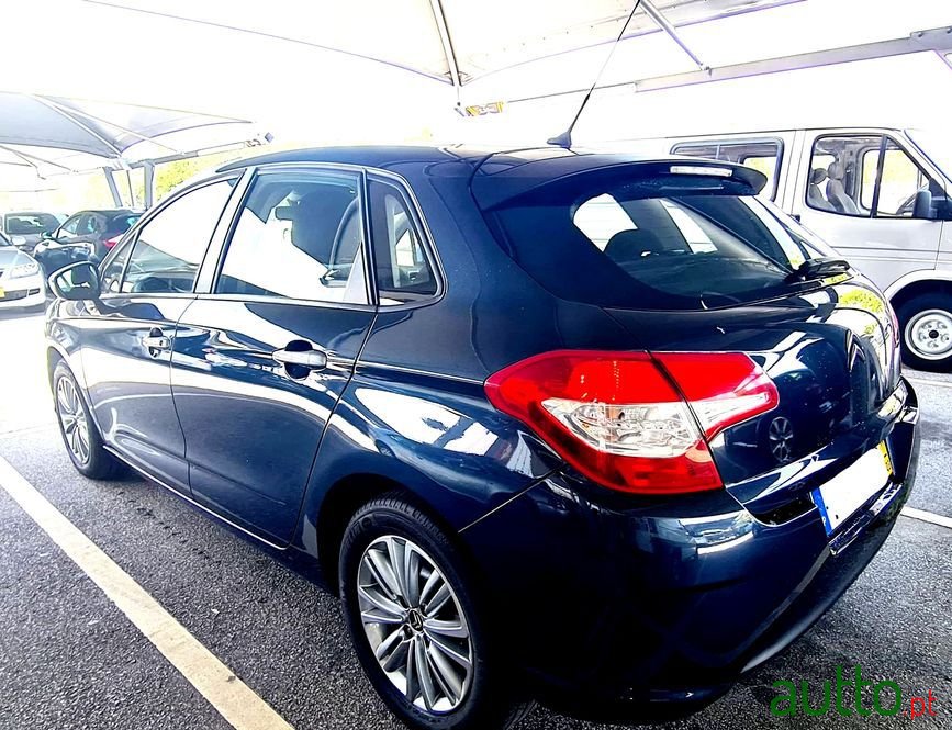 2011' Citroen C4 photo #4