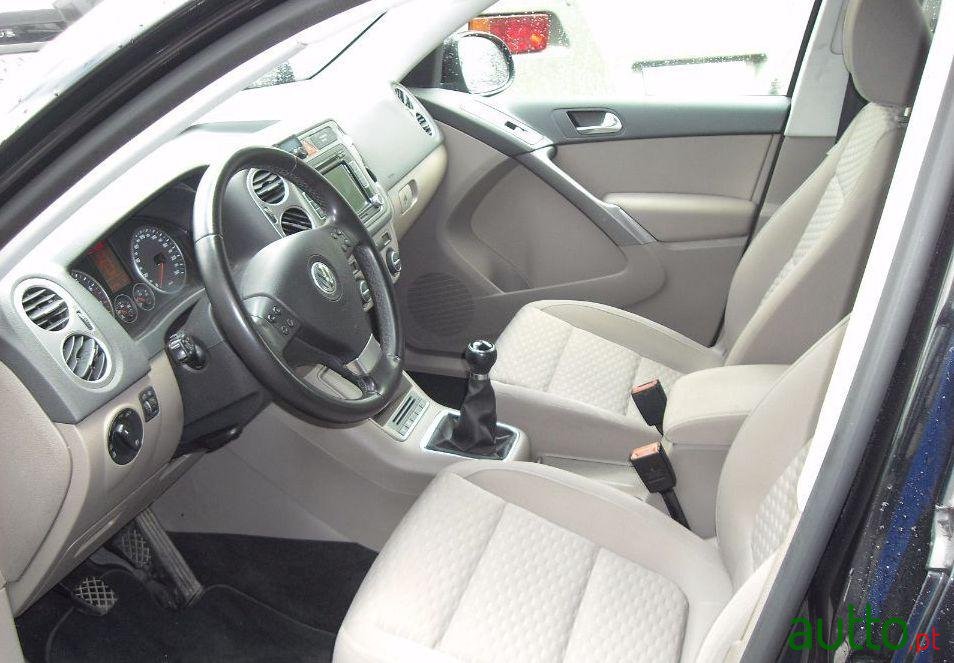 2008' Volkswagen Tiguan photo #1