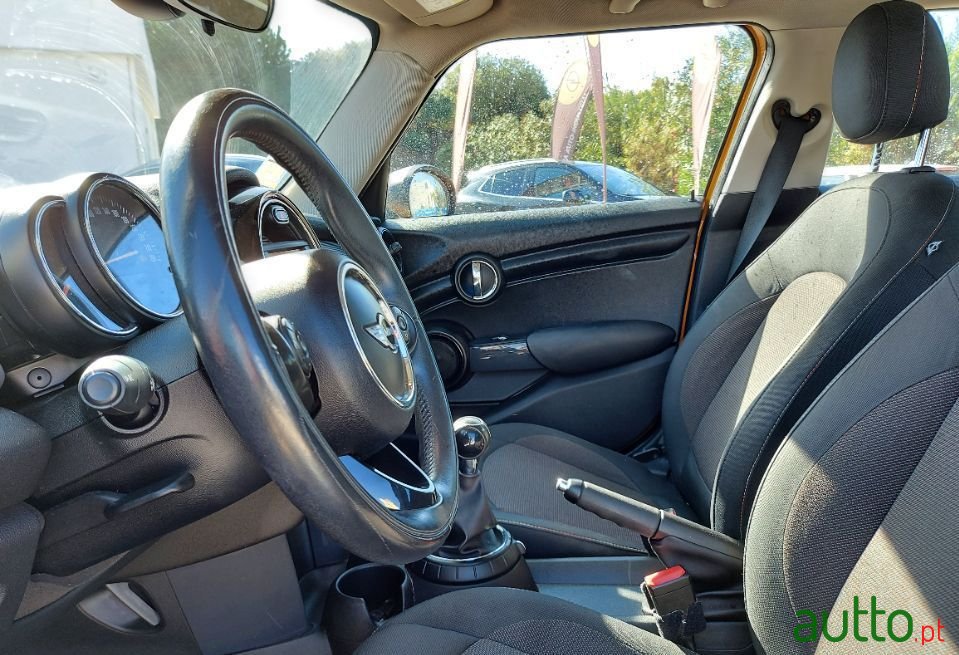 2015' MINI One photo #5