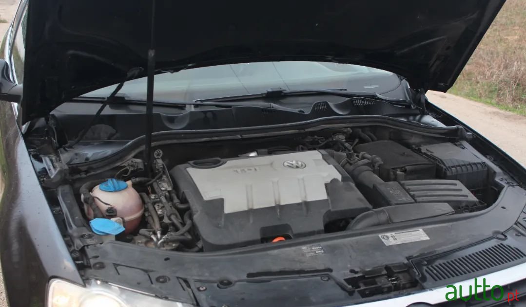 2009' Volkswagen Passat photo #4