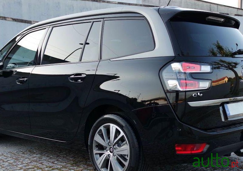 2015' Citroen C4 Grand Picasso photo #2