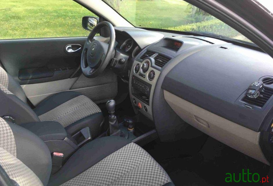 2005' Renault Megane Break photo #3