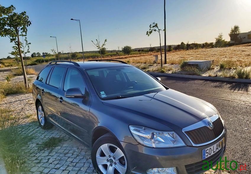 2010' Skoda Octavia Break photo #3