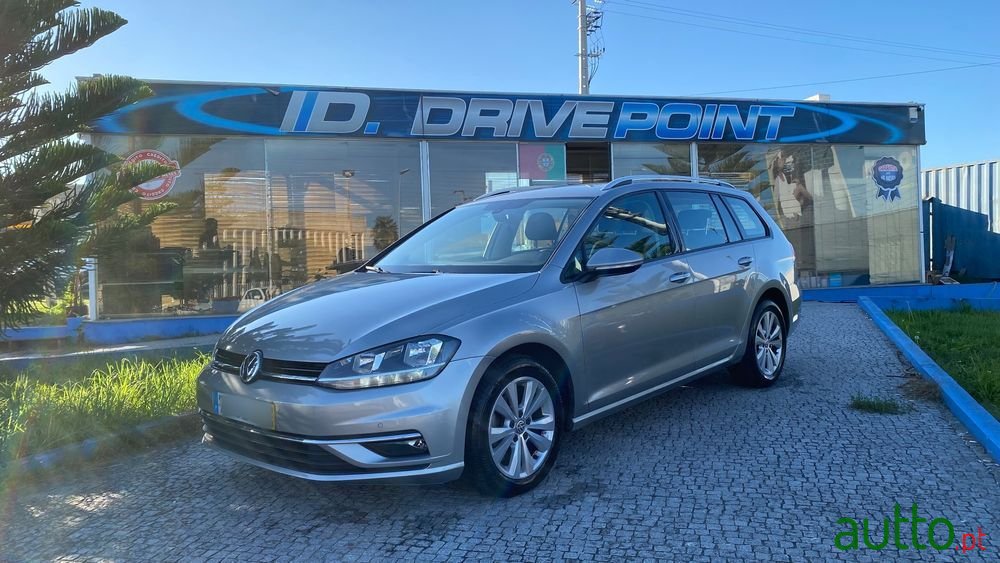 2018' Volkswagen Golf Variant photo #2