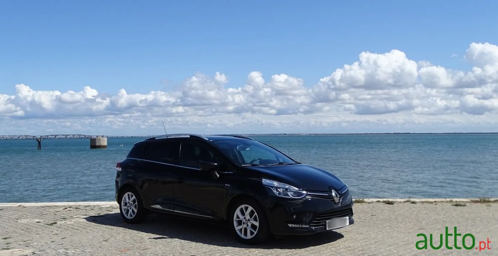 2019' Renault Clio Sport Tourer photo #1