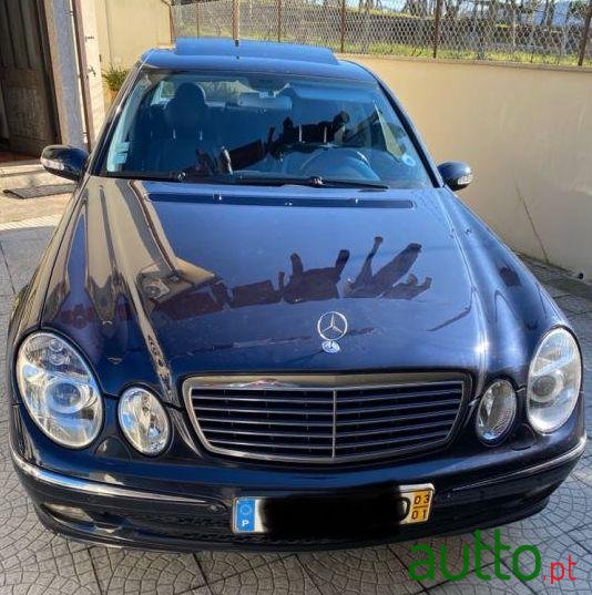 2003' Mercedes-Benz E-270 Avantgard photo #3