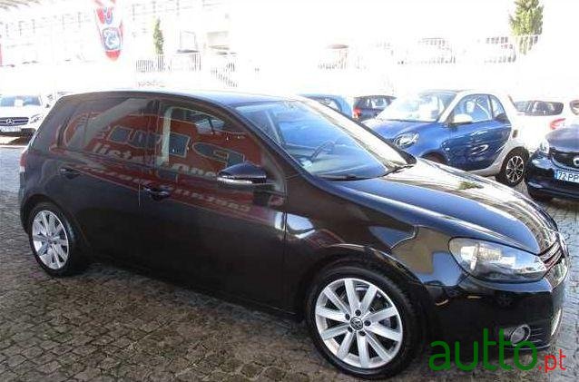 2010' Volkswagen Golf 1.6 Tdi Highline photo #1