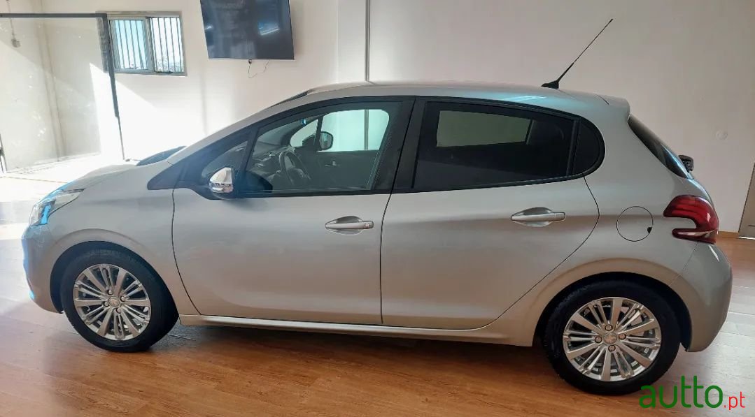 2017' Peugeot 208 photo #5