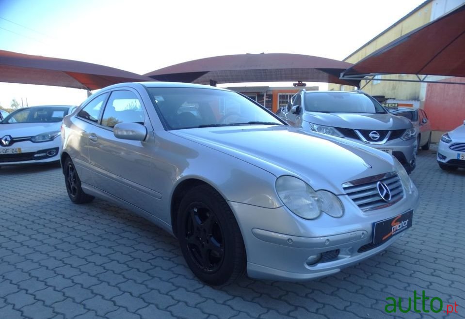2004' Mercedes-Benz C-220 photo #2