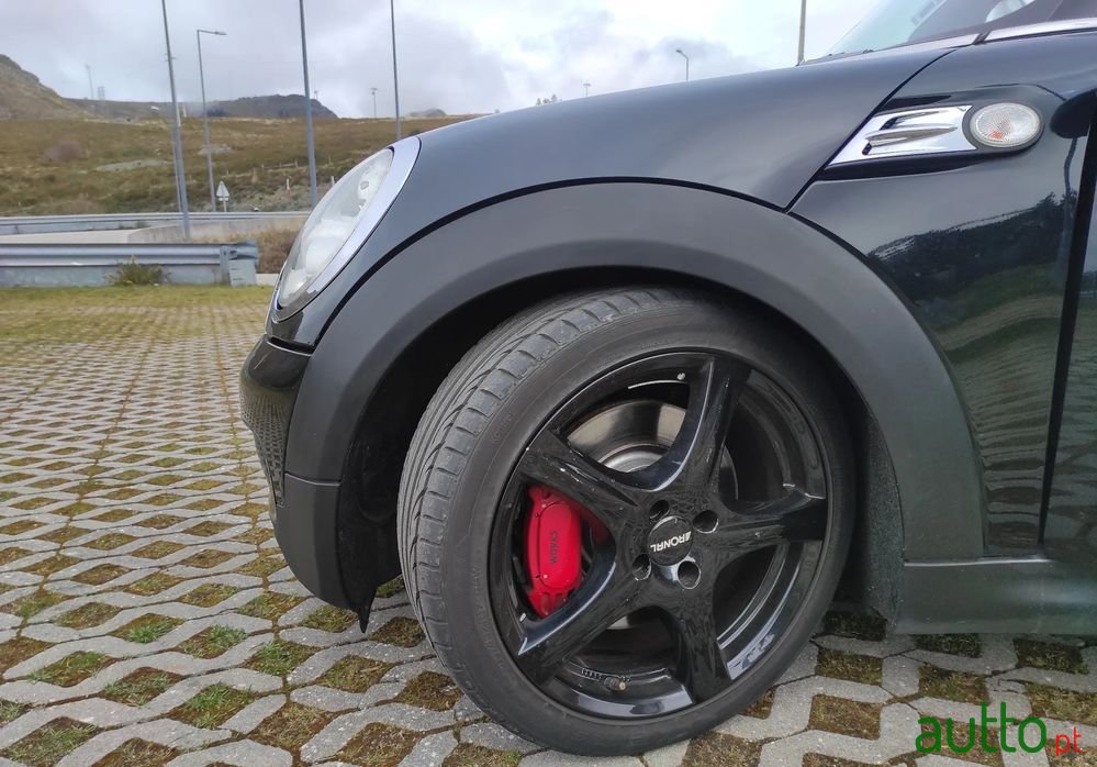 2009' MINI John Cooper Works Standard photo #4