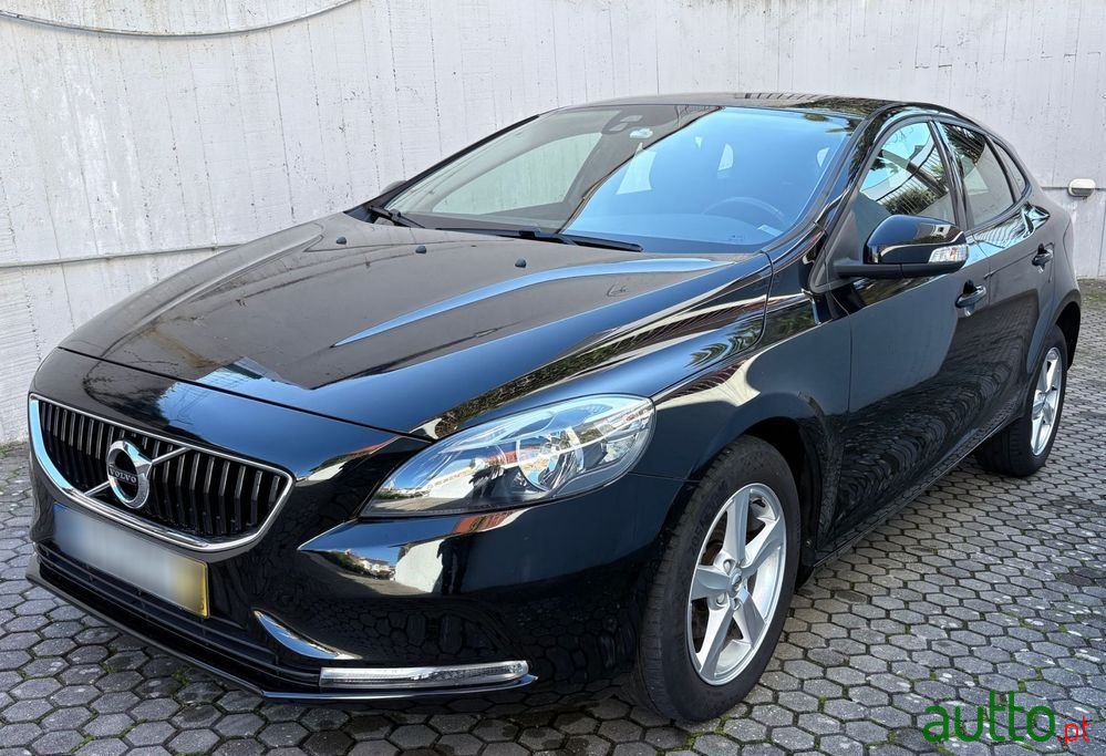 2017' Volvo V40 2.0 D2 Kinetic photo #4