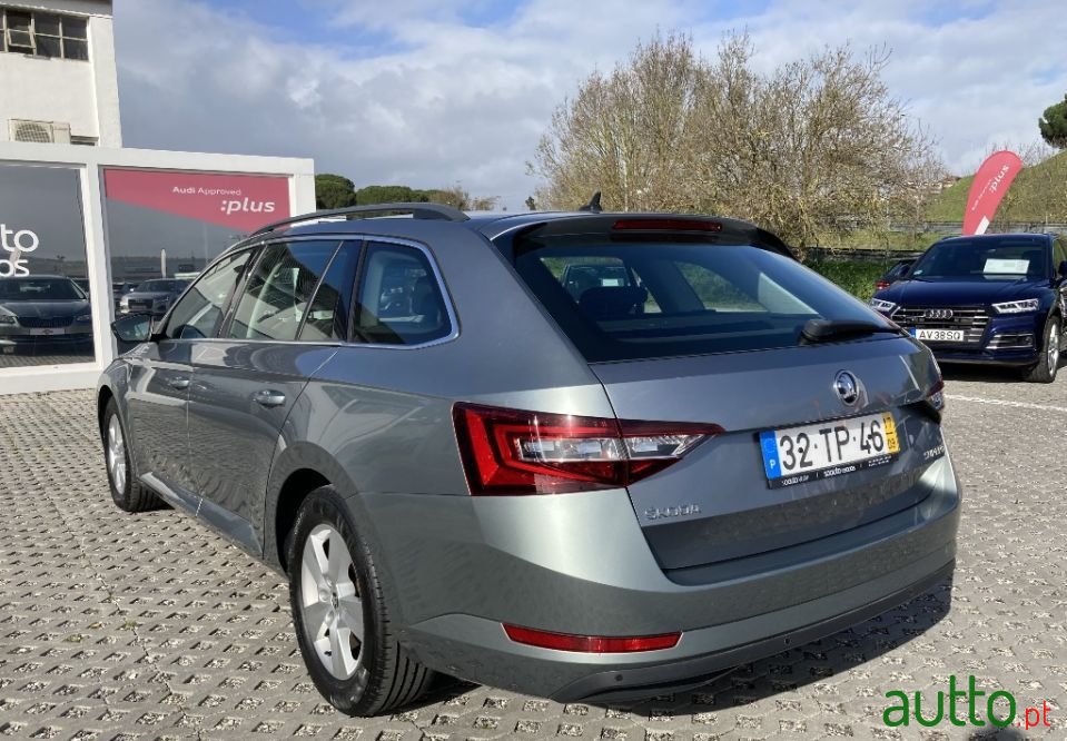 2017' Skoda Superb Break photo #5