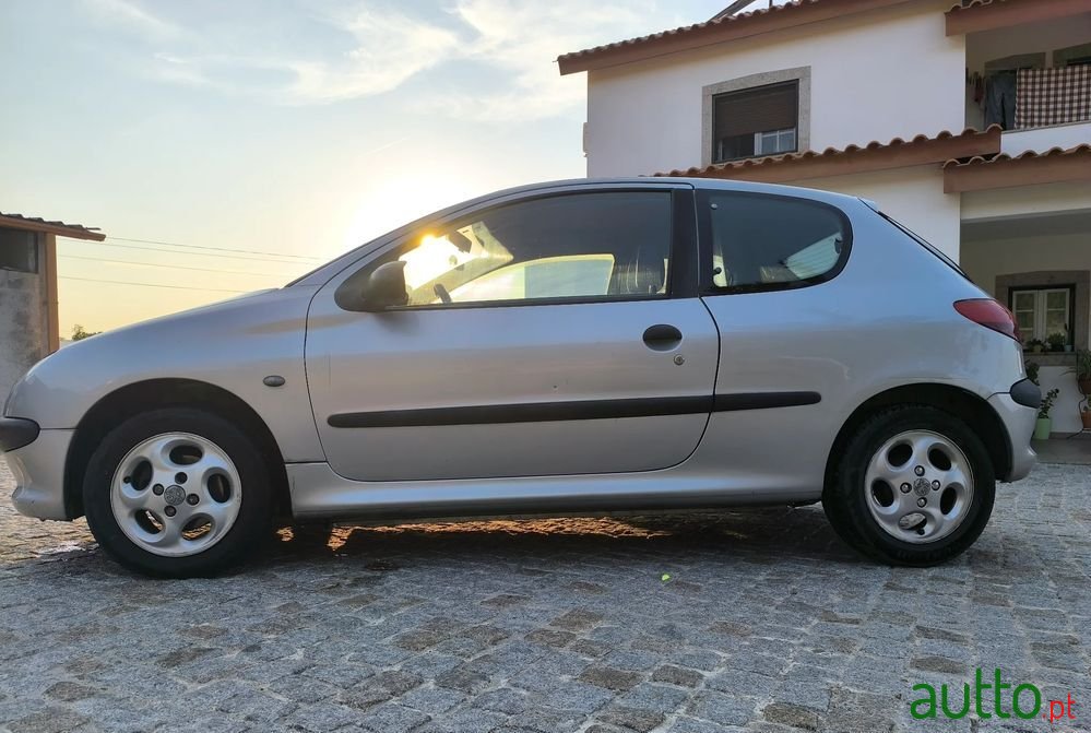 2000' Peugeot 206 photo #2