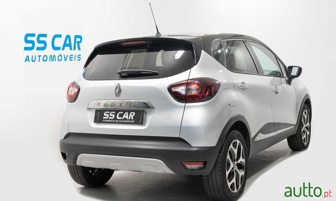 2019' Renault Captur photo #2