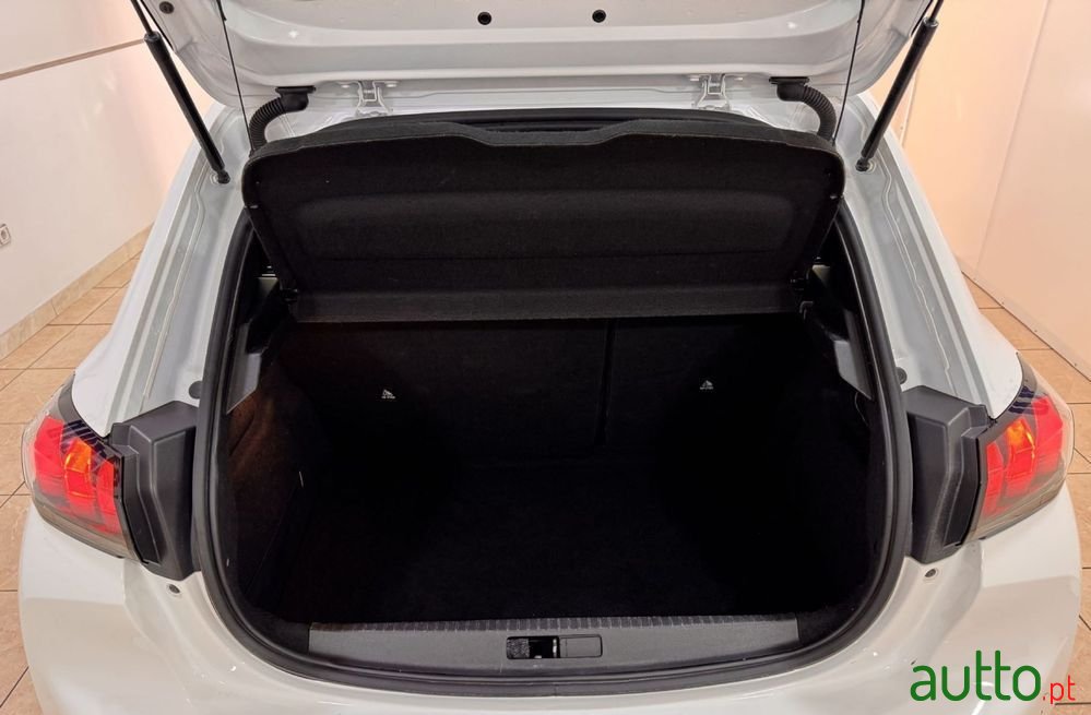 2021' Peugeot 208 photo #6