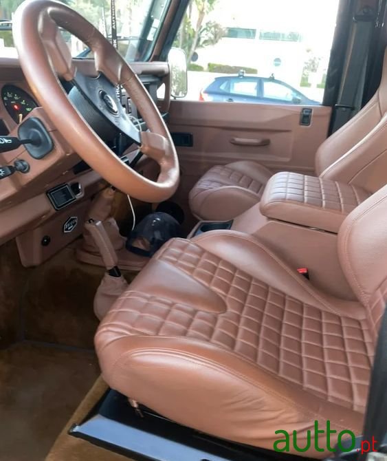 2004' Land Rover Defender photo #4