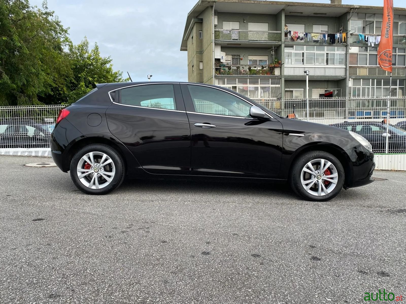 2012' Alfa Romeo Giulietta photo #6