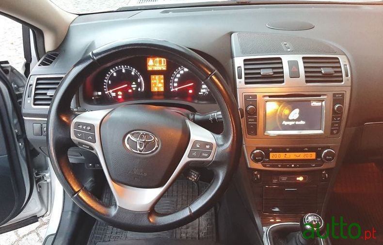 2012' Toyota Avensis photo #1