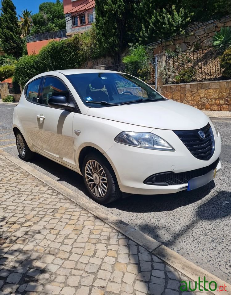 2015' Lancia Ypsilon photo #3
