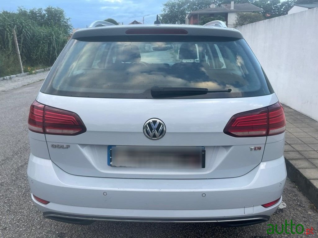 2017' Volkswagen Golf photo #6