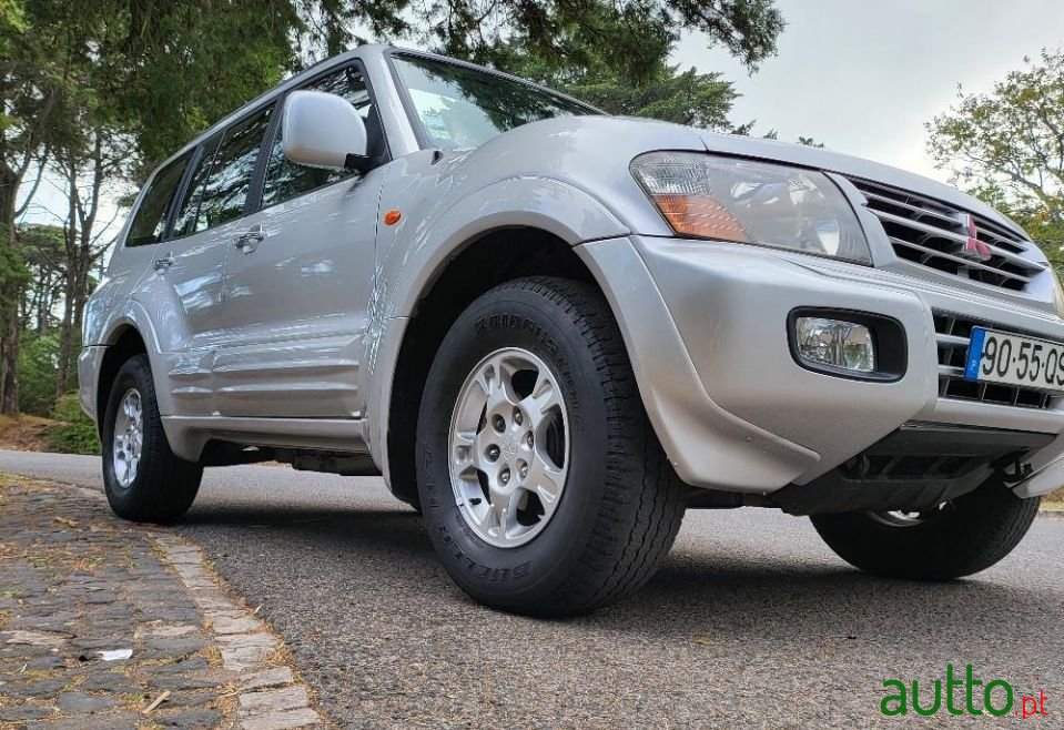 2001' Mitsubishi Pajero photo #3