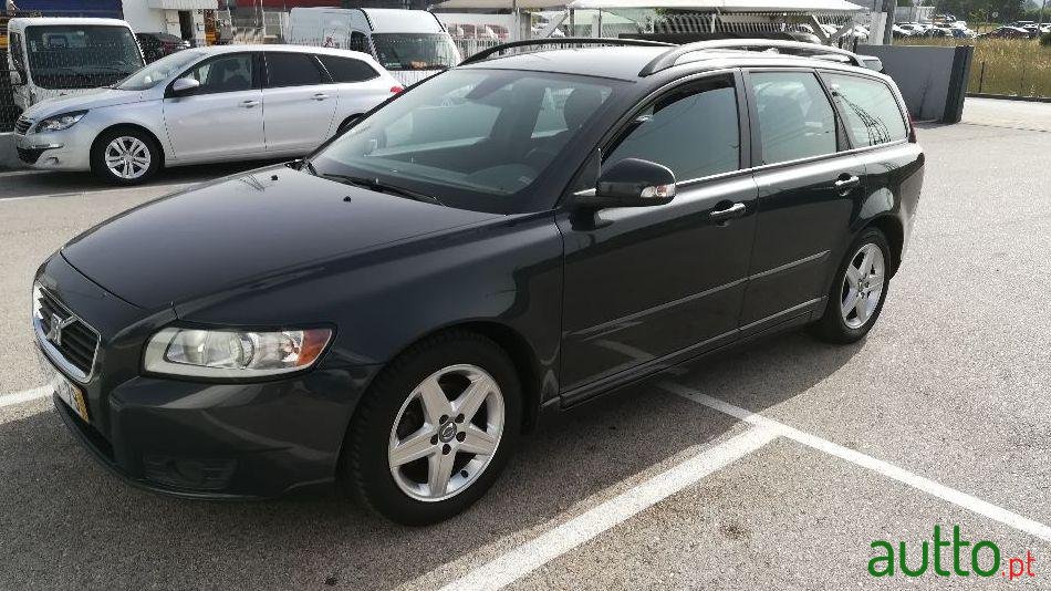 2010' Volvo V50 photo #1