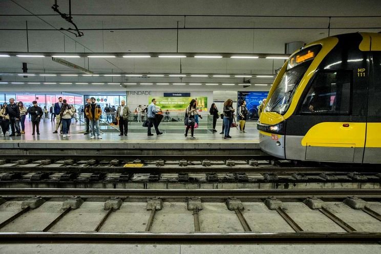 Metro do Porto retoma operação na terça-feira