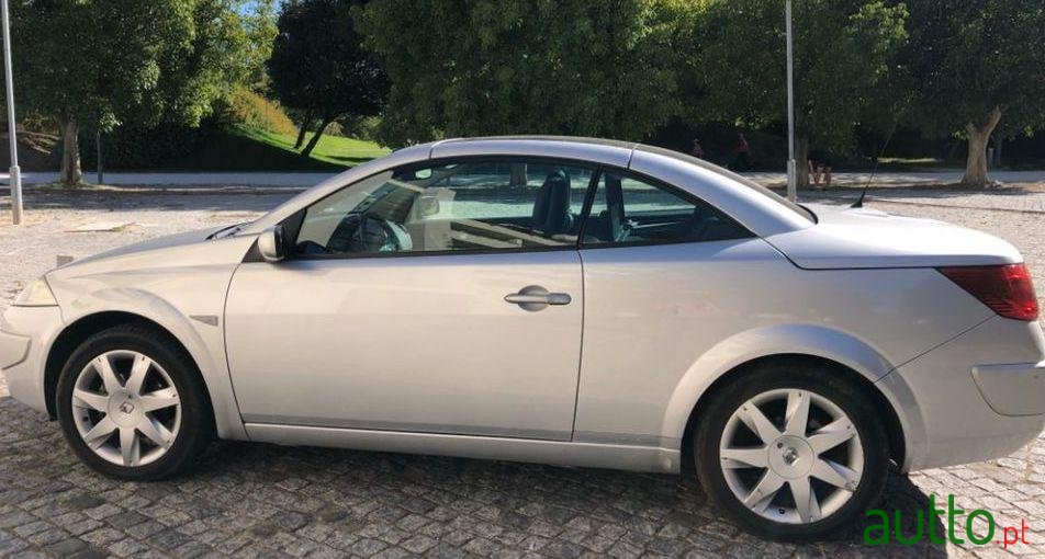 2009' Renault Megane photo #2