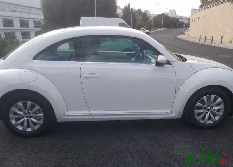 2012' Volkswagen New Beetle photo #2