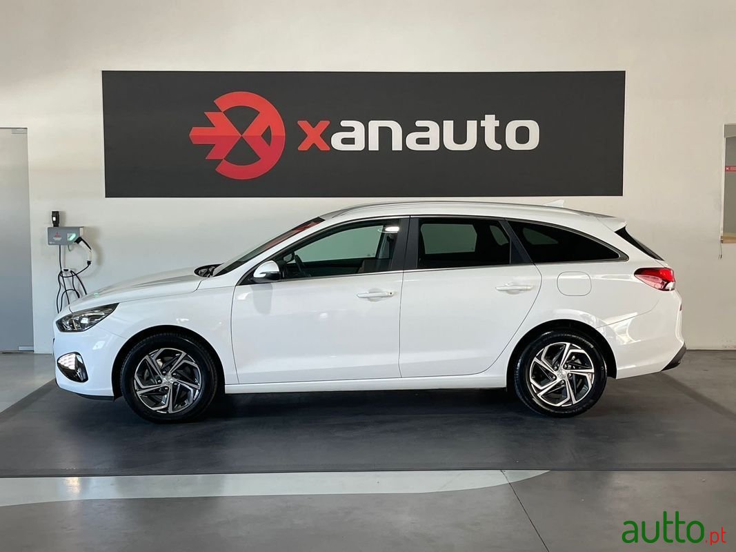 2022' Hyundai i30 Sw photo #5