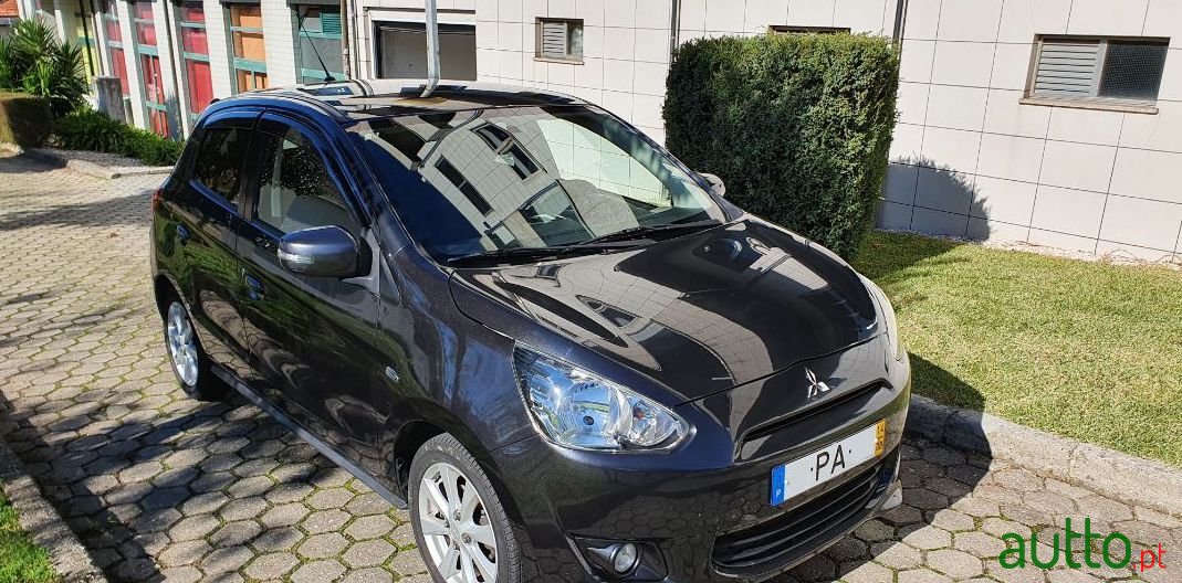 2014' Mitsubishi Space Star photo #4