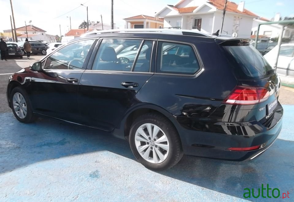 2017' Volkswagen Golf Variant photo #3