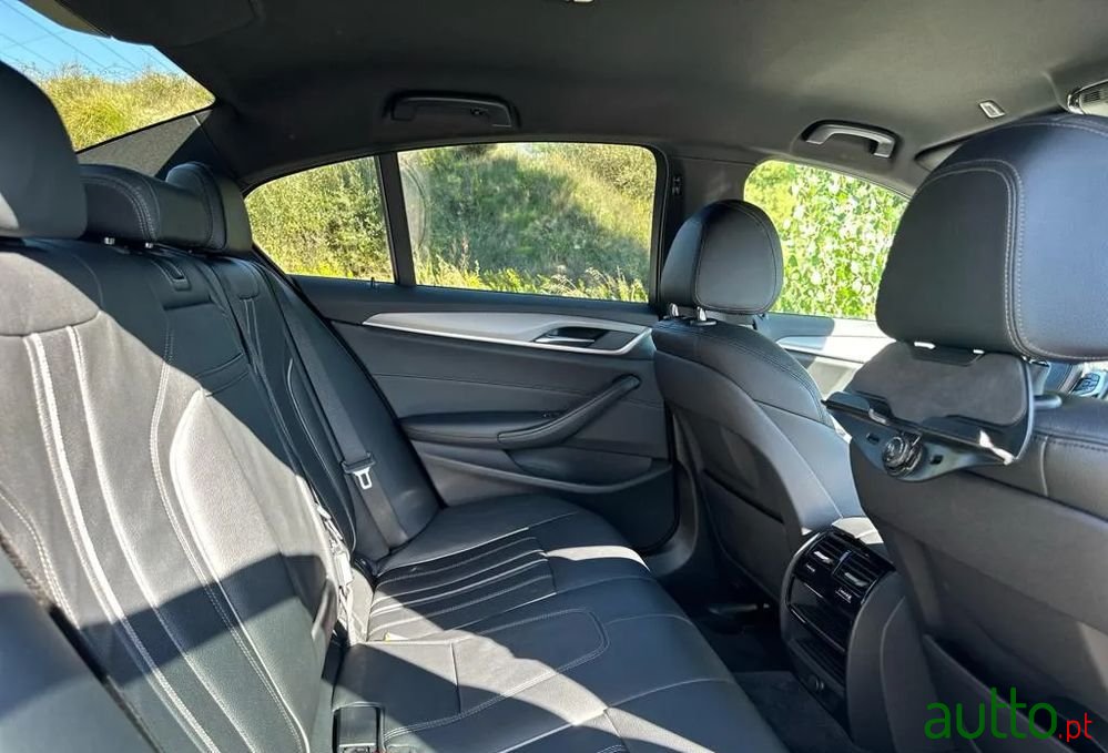 2019' BMW 530 photo #6