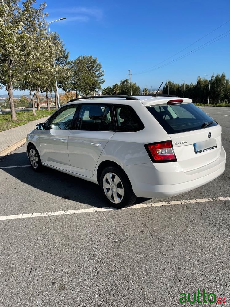 2015' Skoda Fabia Break photo #3