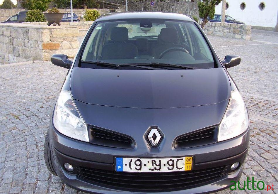 2006' Renault Clio photo #2