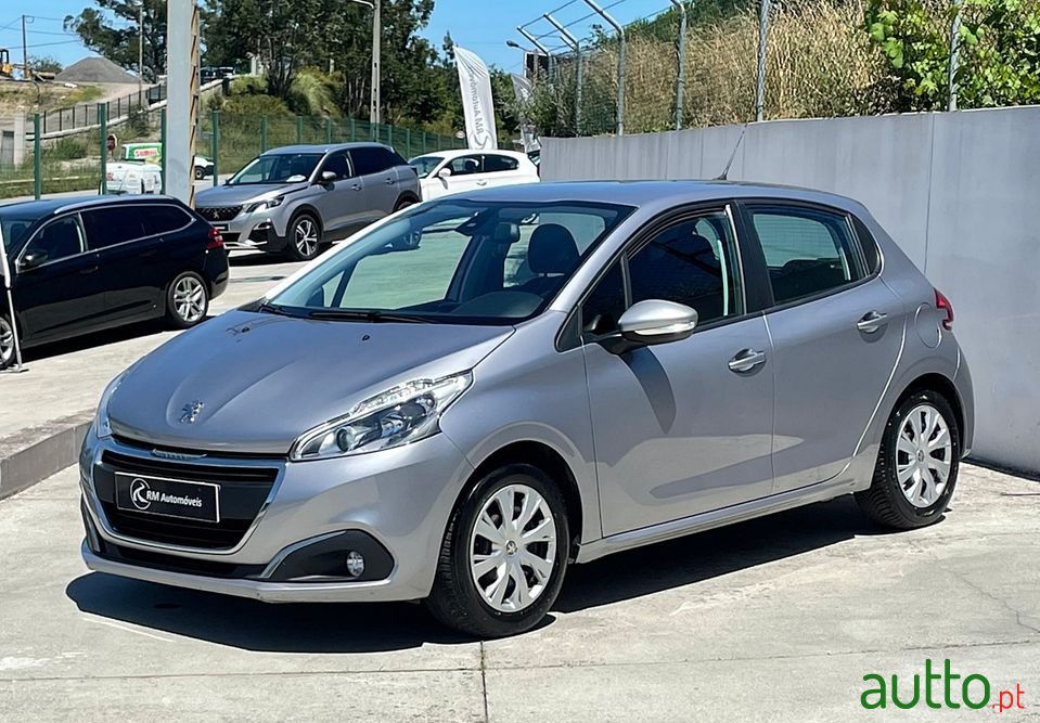 2019' Peugeot 208 photo #1