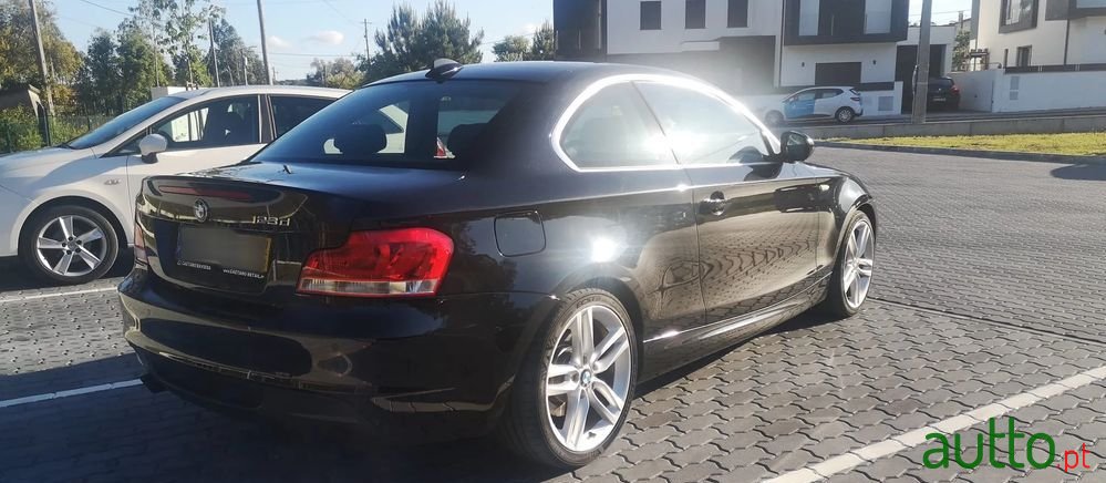 2011' BMW 123 D Coupe photo #3