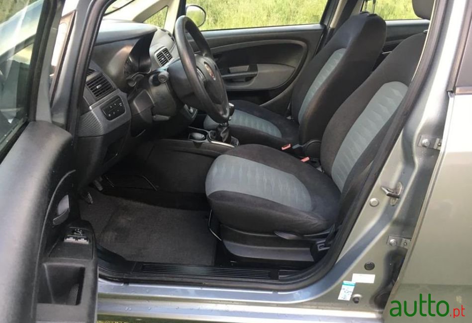 2009' Fiat Grande Punto photo #3