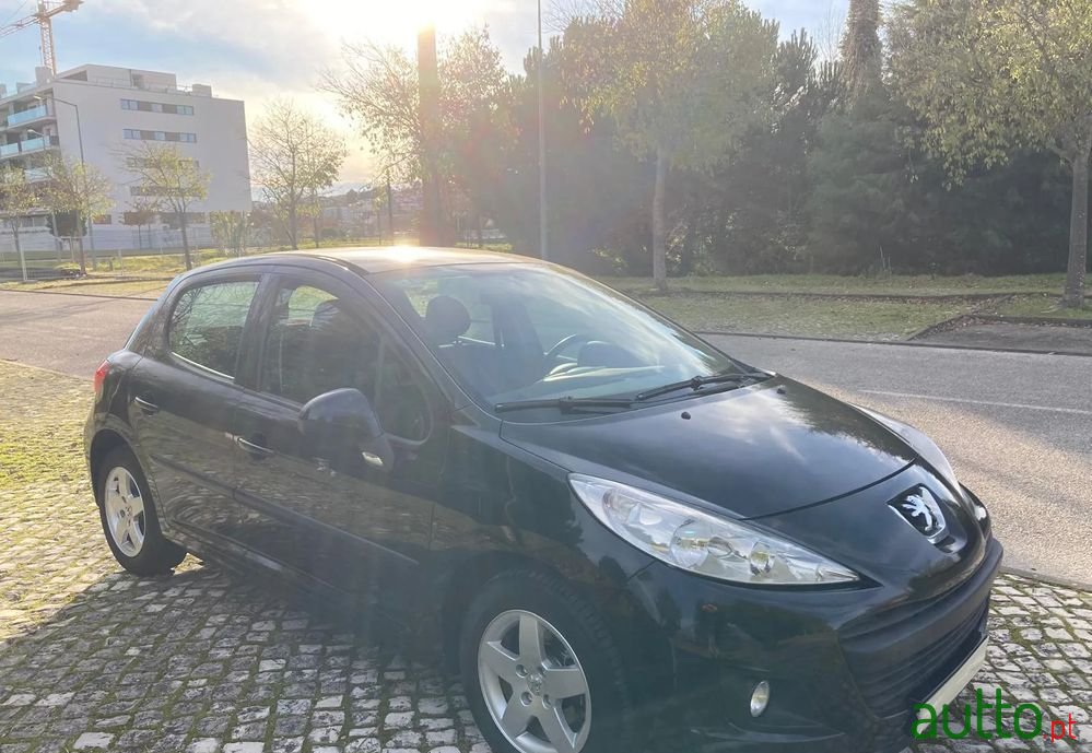 2009' Peugeot 207 photo #6