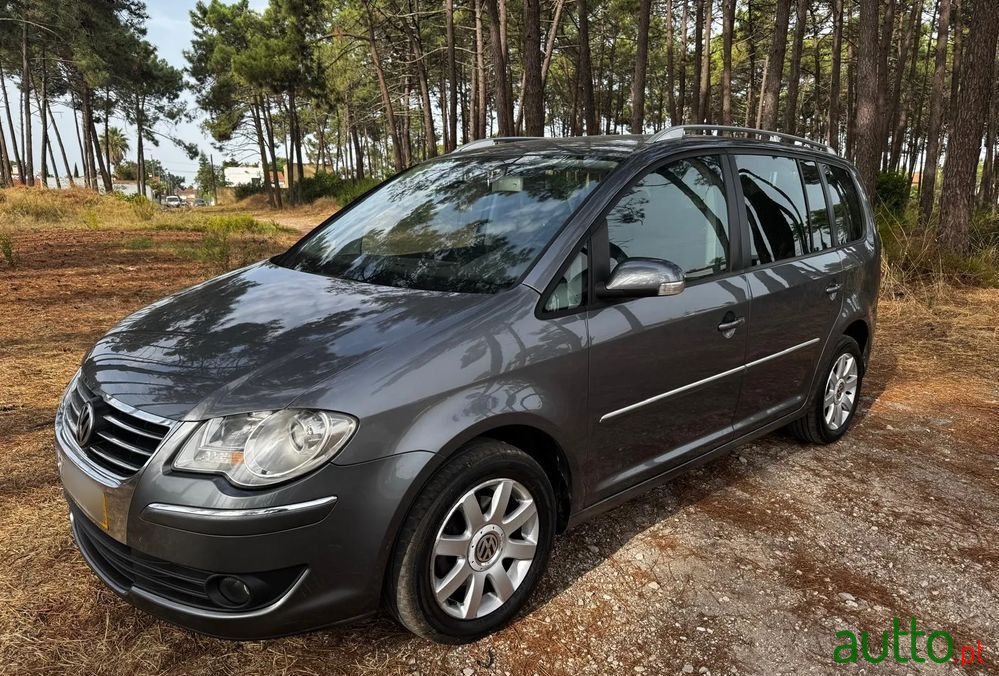 2007' Volkswagen Touran photo #2