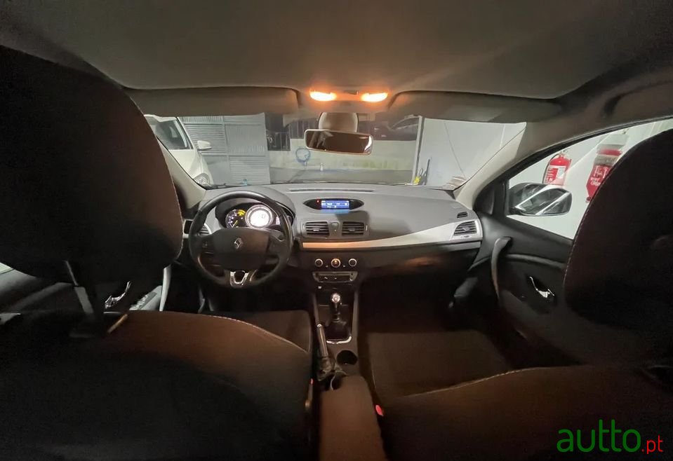 2014' Renault Megane Sport Tourer photo #4