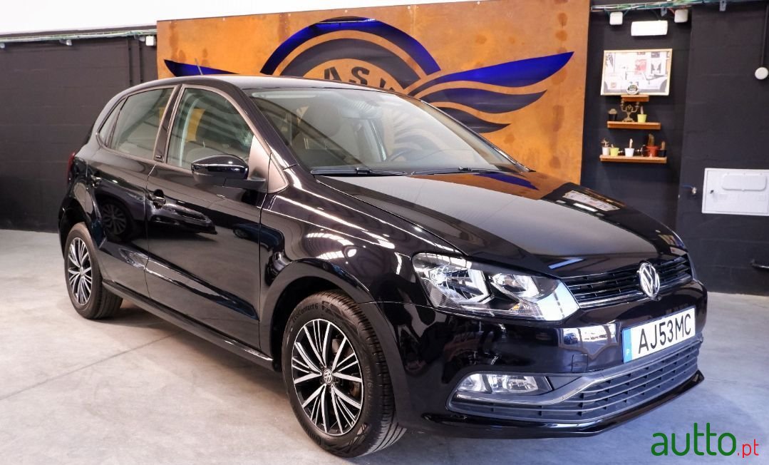 2010' Volkswagen Polo photo #1