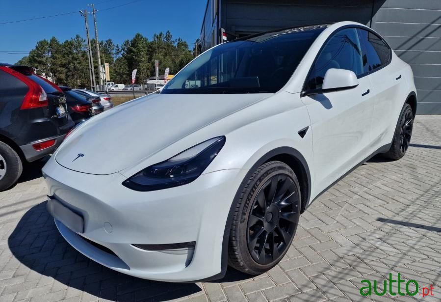 2023' Tesla Model Y Standard Rwd photo #5